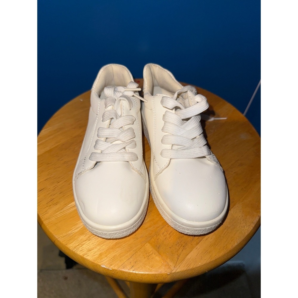 White Faux Leather Low Top Lace Up Sneakers Shoes EU 32 US Kids 1